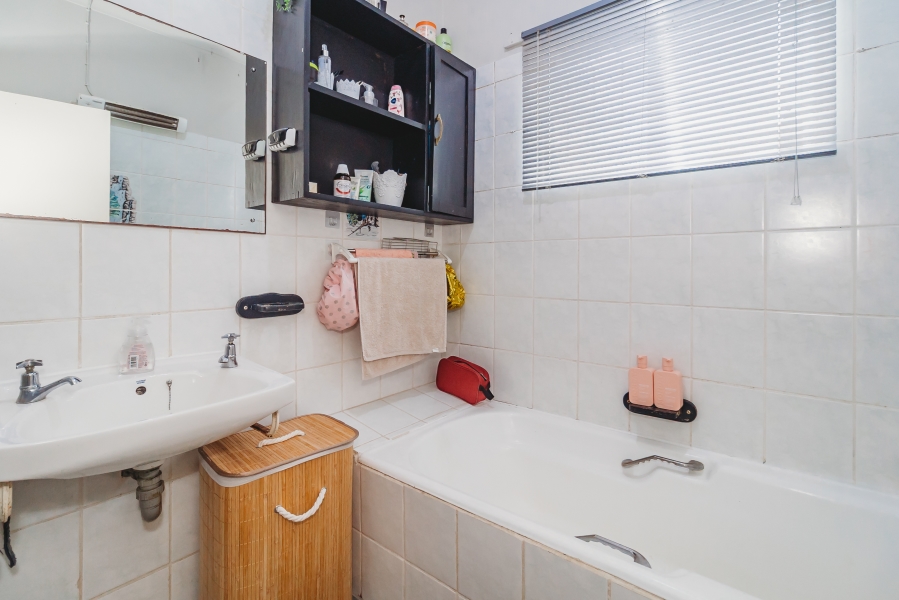 3 Bedroom Property for Sale in Denneoord Western Cape